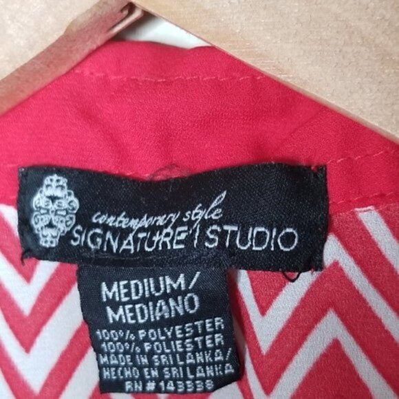 Signature Studio Red Chevron Sleeveless Button Up - Picture 4 of 4